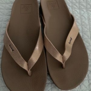 REEF Rose Gold leather flip flops size 5